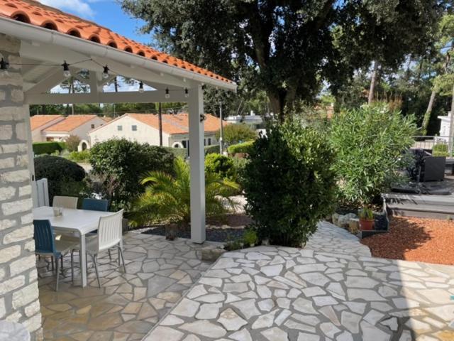 Adorable Petite Maison A 400M De La Mer Villa Saint-Georges-de-Didonne Exterior foto
