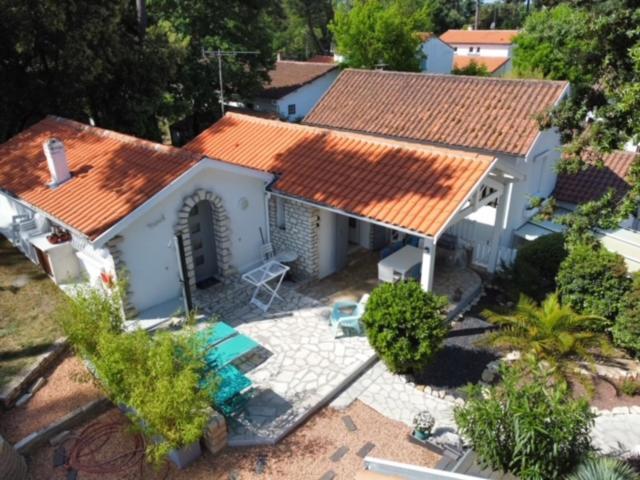 Adorable Petite Maison A 400M De La Mer Villa Saint-Georges-de-Didonne Exterior foto